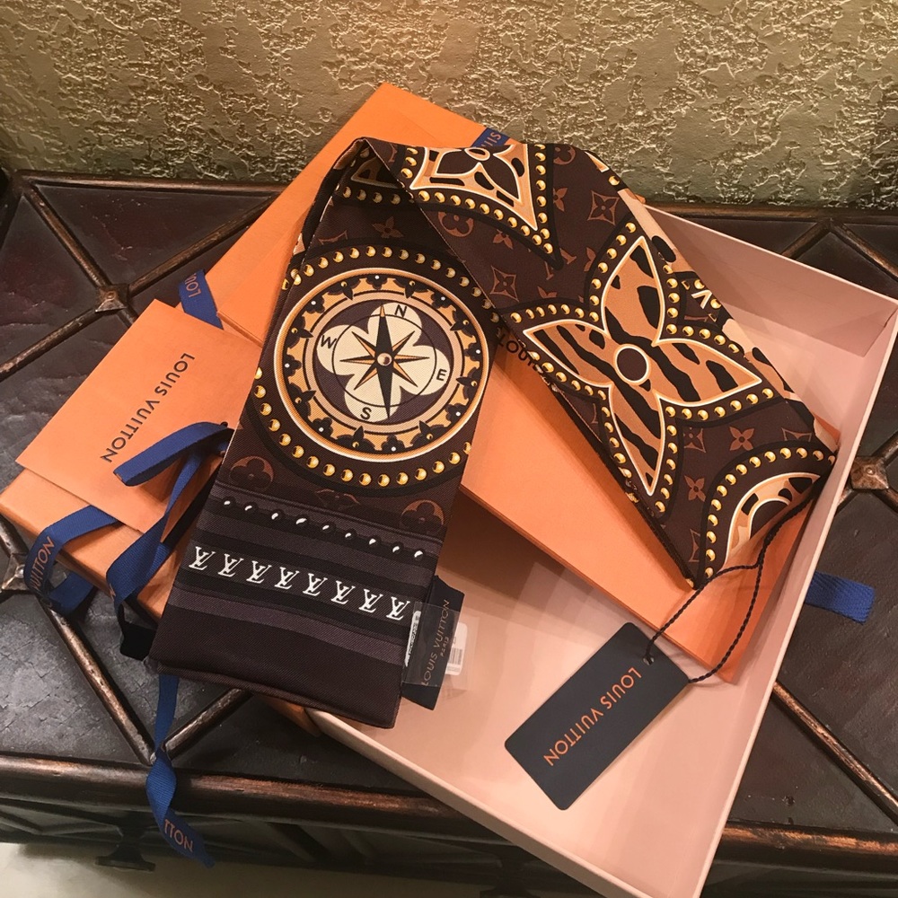 LOUIS VUITTON WORLD BANDEAU